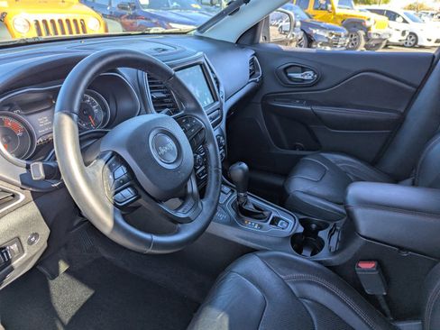 Used 2019 Jeep Cherokee Trailhawk image 25