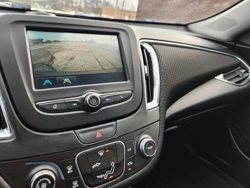 Used 2017 Chevrolet Malibu LT image 23