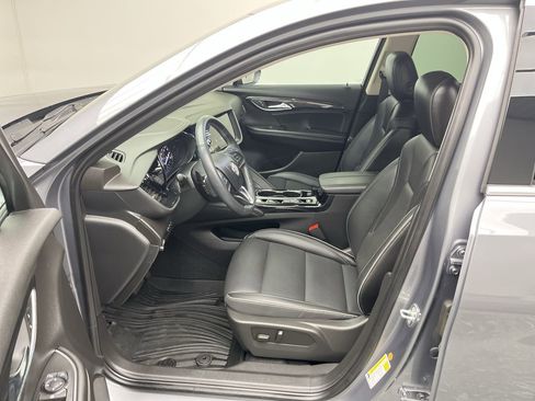 Certified 2022 Buick Envision Essence w/ Technology Package I image 3