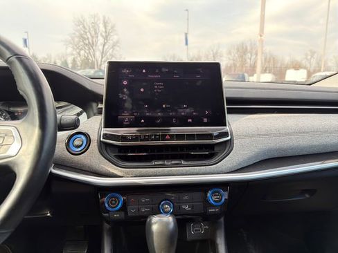 Used 2022 Jeep Compass Latitude image 16