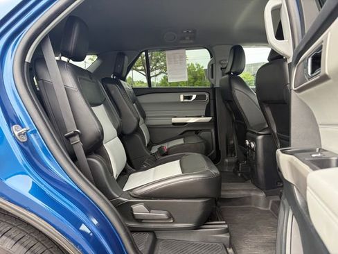 Used 2022 Ford Explorer XLT w/ Equipment Group 202A AWD/4WD image 7
