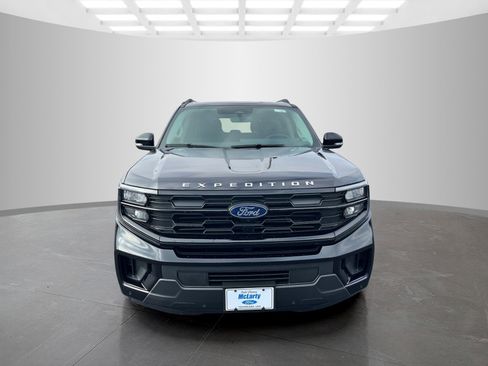New 2025 Ford Expedition Active image 2
