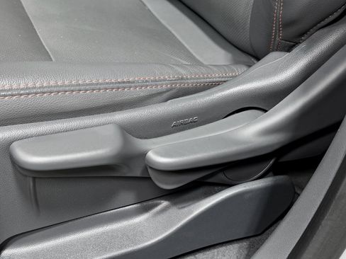 Used 2019 Chevrolet Bolt Premier w/ Infotainment Package image 7