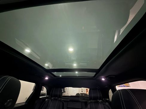 Used 2019 Land Rover Range Rover Velar R-Dynamic SE AWD/4WD image 31