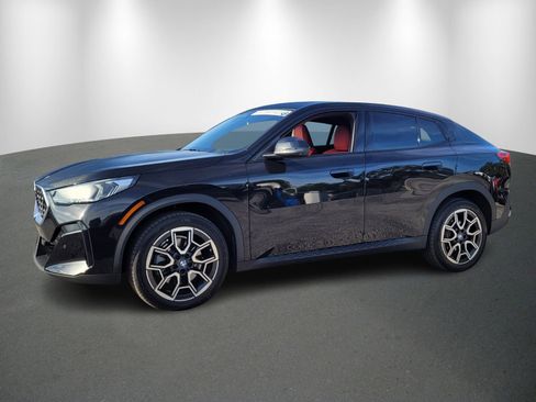 Certified 2025 BMW X2 xDrive28i image 3
