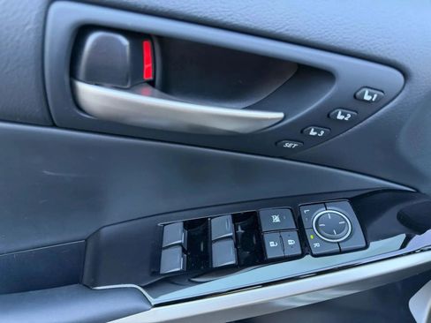 Used 2018 Lexus IS 300 w/ Comfort Package RWD image 8