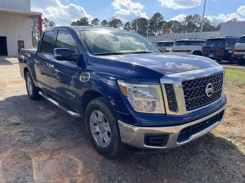 Used 2017 Nissan Titan SV image 1