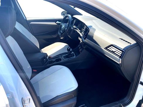 Used 2020 Volkswagen Jetta R-Line w/ R-Line Cold Weather Package FWD image 16