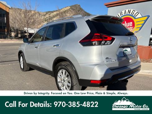Used 2018 Nissan Rogue SV image 5