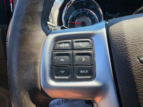 Used 2012 Chrysler Town & Country Touring-L w/ Entertainment Group #2 FWD image 12