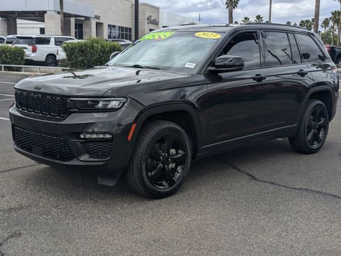 Used 2023 Jeep Grand Cherokee Limited w/ Luxury Tech Group II AWD/4WD image 5