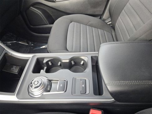 Used 2024 Ford Edge SE image 23