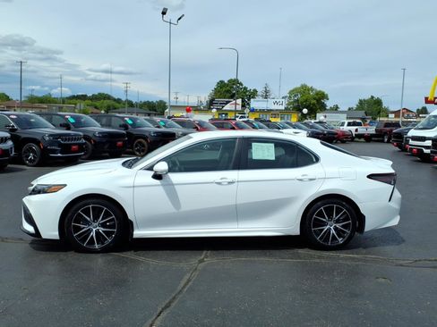 Used 2024 Toyota Camry SE FWD image 7