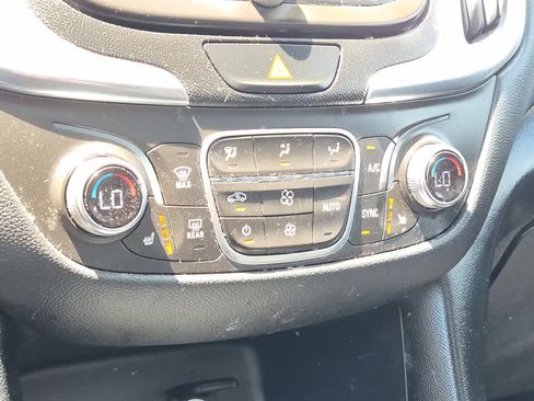 Used 2018 Chevrolet Equinox LT w/ Sun & Infotainment Package AWD/4WD image 16