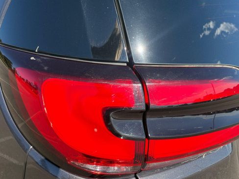 Used 2023 Chrysler Pacifica Touring-L FWD image 35