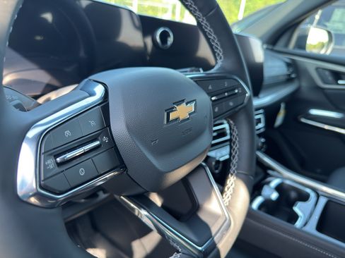 New 2026 Chevrolet Traverse LT w/ Sun and Wheel Package FWD image 12