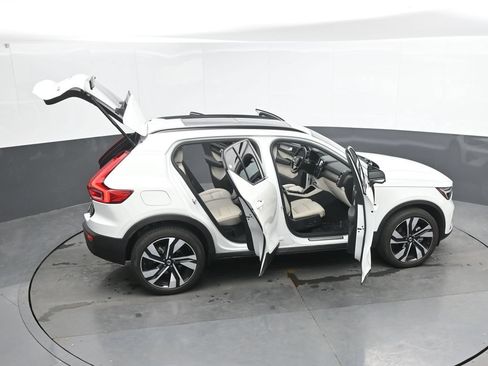 Used 2023 Volvo XC40 B5 Ultimate w/ Protection Package Premier AWD/4WD image 43