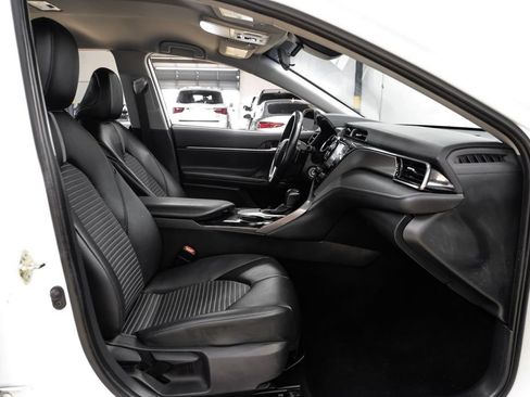 Used 2020 Toyota Camry SE FWD image 31