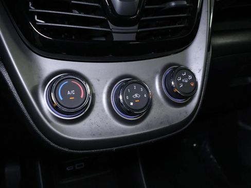 Used 2022 Chevrolet Spark LT image 31