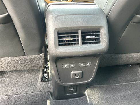 Used 2022 Chevrolet Equinox Premier FWD image 23