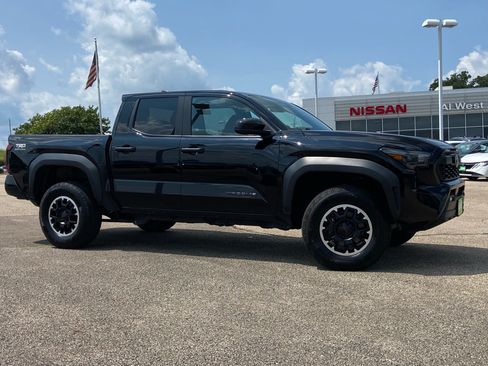 Used 2024 Toyota Tacoma TRD Off-Road AWD/4WD image 1