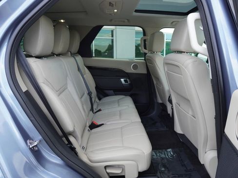 Used 2020 Land Rover Discovery SE AWD/4WD image 12