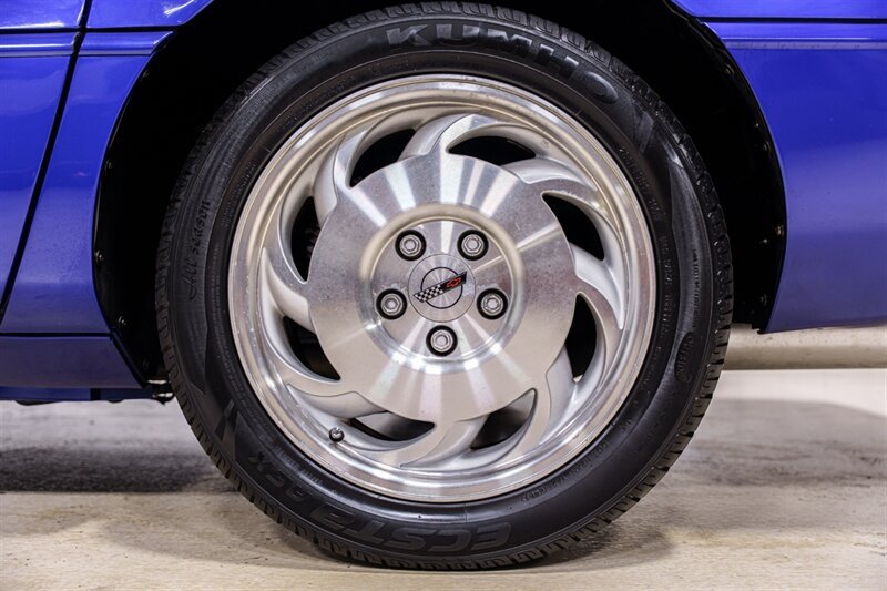 Used 1995 Chevrolet Corvette Coupe RWD image 8