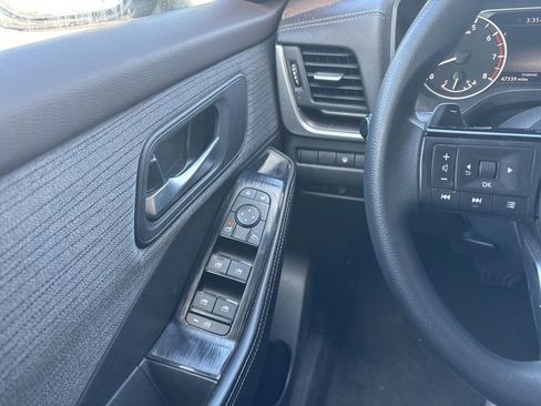 Used 2023 Nissan Rogue SV FWD image 16