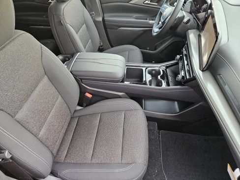 New 2027 Chevrolet Traverse LT FWD image 15