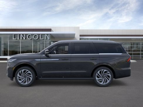 New 2026 Lincoln Navigator Premiere AWD/4WD image 3