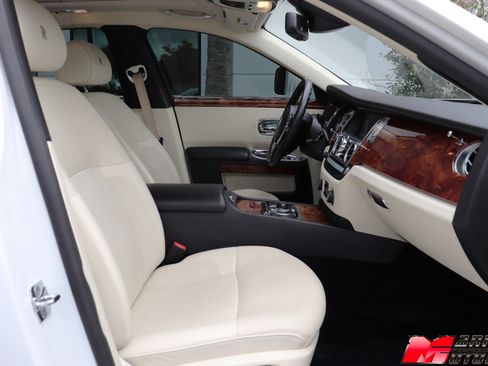 Used 2010 Rolls-Royce Ghost image 33