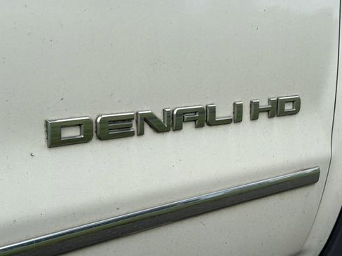 Used 2018 GMC Sierra 2500 Denali w/ Duramax Plus Package AWD/4WD image 17