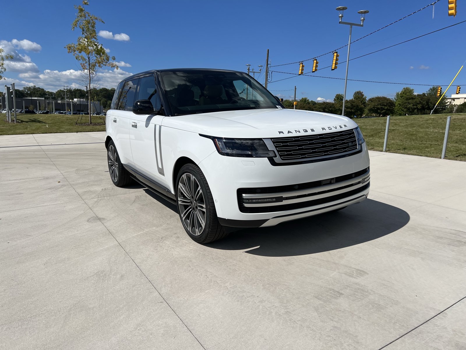 Used 2024 Land Rover Range Rover Autobiography AWD/4WD image 2