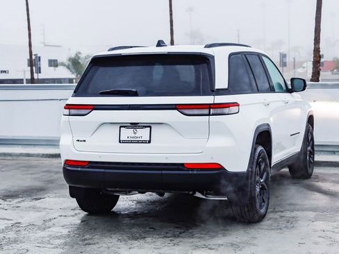 New 2025 Jeep Grand Cherokee Altitude image 9