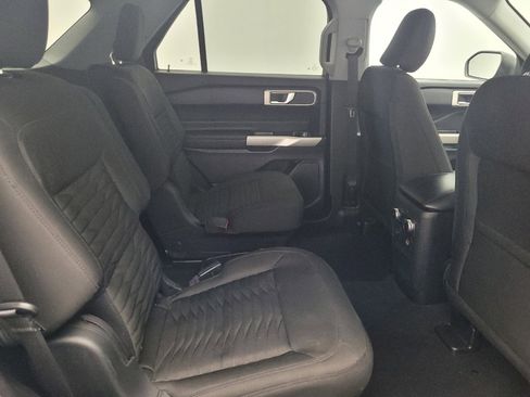 Used 2021 Ford Explorer XLT image 19