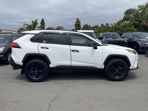 Used 2020 Toyota RAV4 XLE w/ Convenience Package image 2