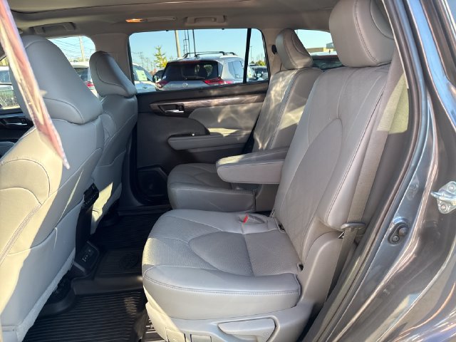 Used 2022 Toyota Highlander Platinum AWD/4WD image 14