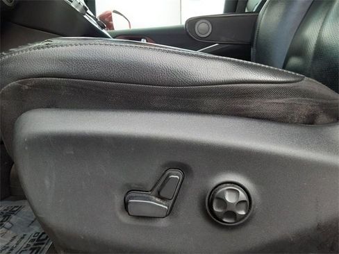 Certified 2020 Chrysler Pacifica Touring-L image 11