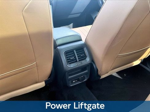 Used 2022 Volkswagen Tiguan SE AWD/4WD image 13