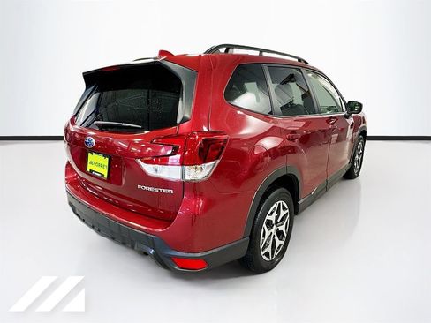 Used 2022 Subaru Forester Premium AWD/4WD image 5
