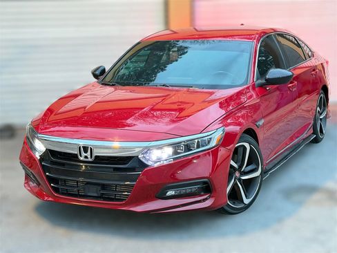 Used 2018 Honda Accord Sport image 2
