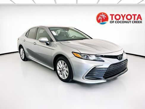 Used 2024 Toyota Camry LE w/ Convenience Package FWD image 1