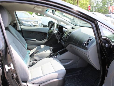 Used 2017 Kia Forte LX FWD image 28
