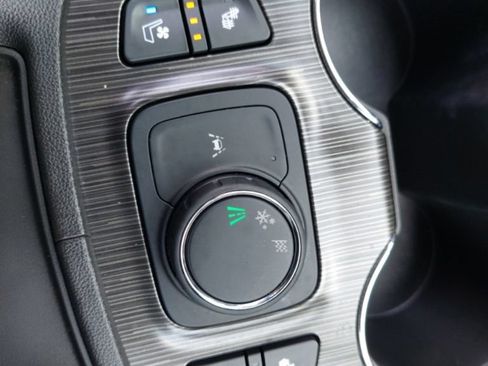 Used 2023 GMC Acadia SLT w/ Technology Package FWD image 6