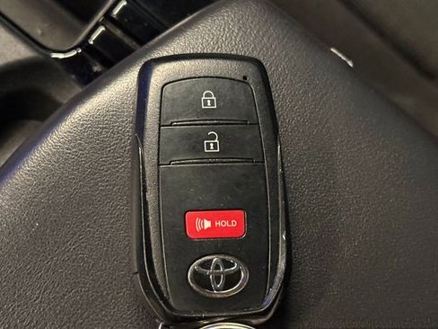 Used 2024 Toyota Prius LE FWD image 17
