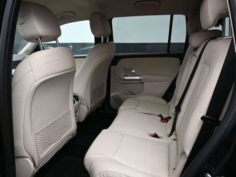 Used 2020 Mercedes-Benz GLB 250 w/ Premium Package image 8