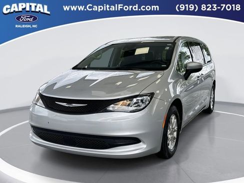 Used 2023 Chrysler Voyager LX FWD image 1