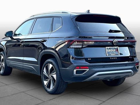 Used 2025 Volkswagen Taos SE AWD/4WD image 12