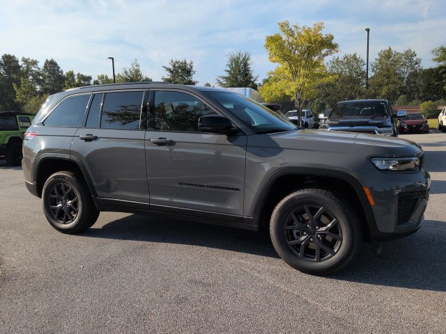 New 2027 Jeep Grand Cherokee Altitude RWD image 2