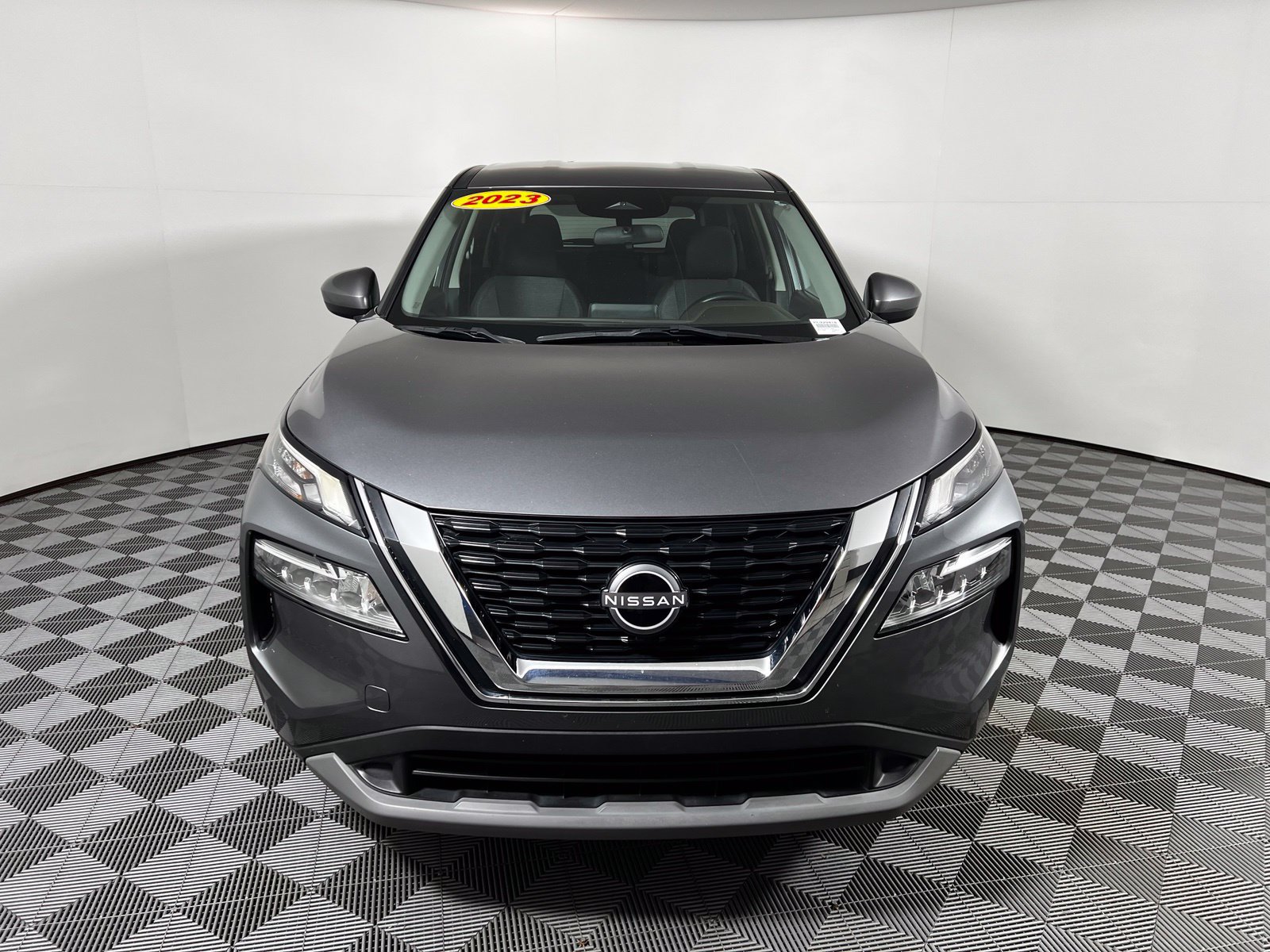 Used 2023 Nissan Rogue SV AWD/4WD image 2
